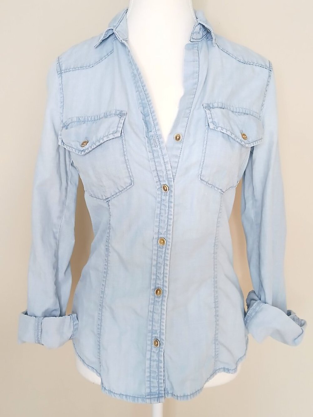 Anthropologie Cloth & Stone Light Wash Chambray Button Down Top Size XS